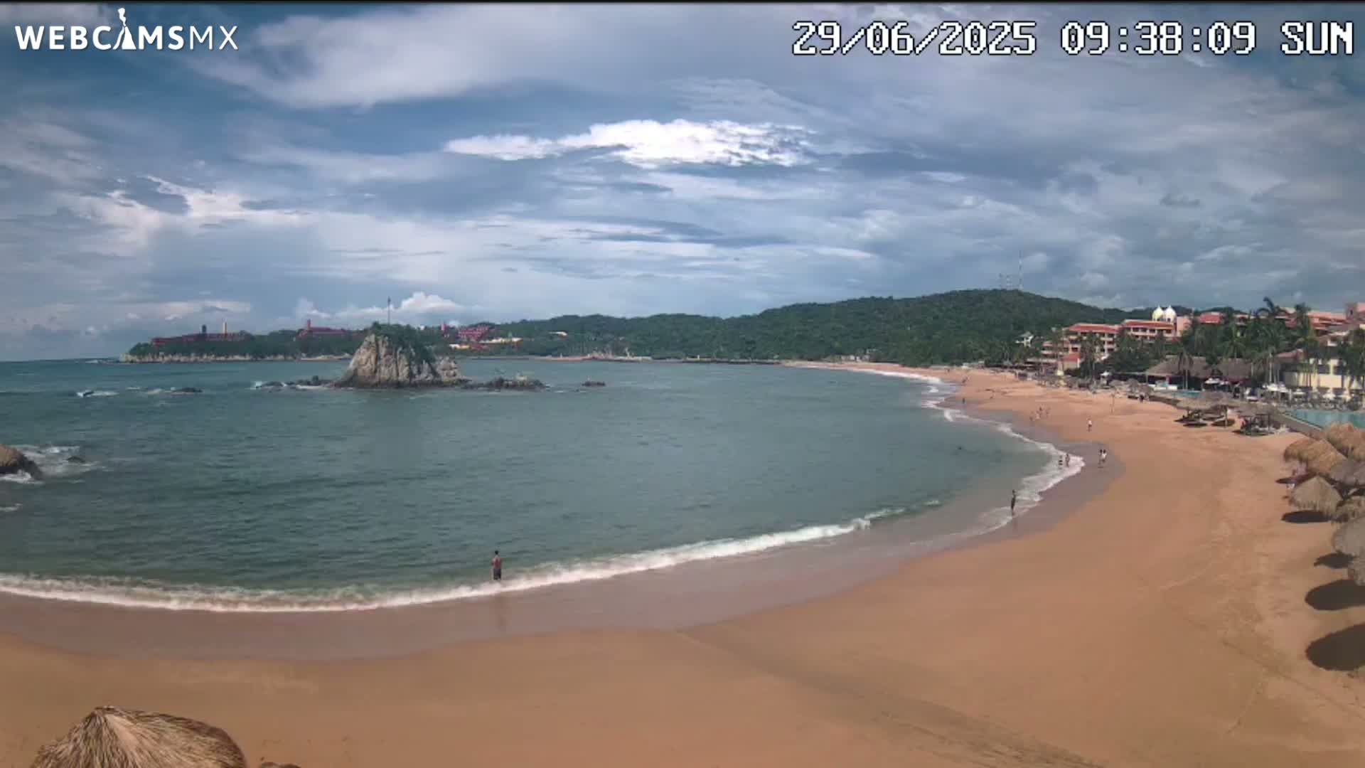 Crucecita, Playa Tangolunda Beach Live Cam - Santa Maria Huatulco, Oaxaca, Mexico
