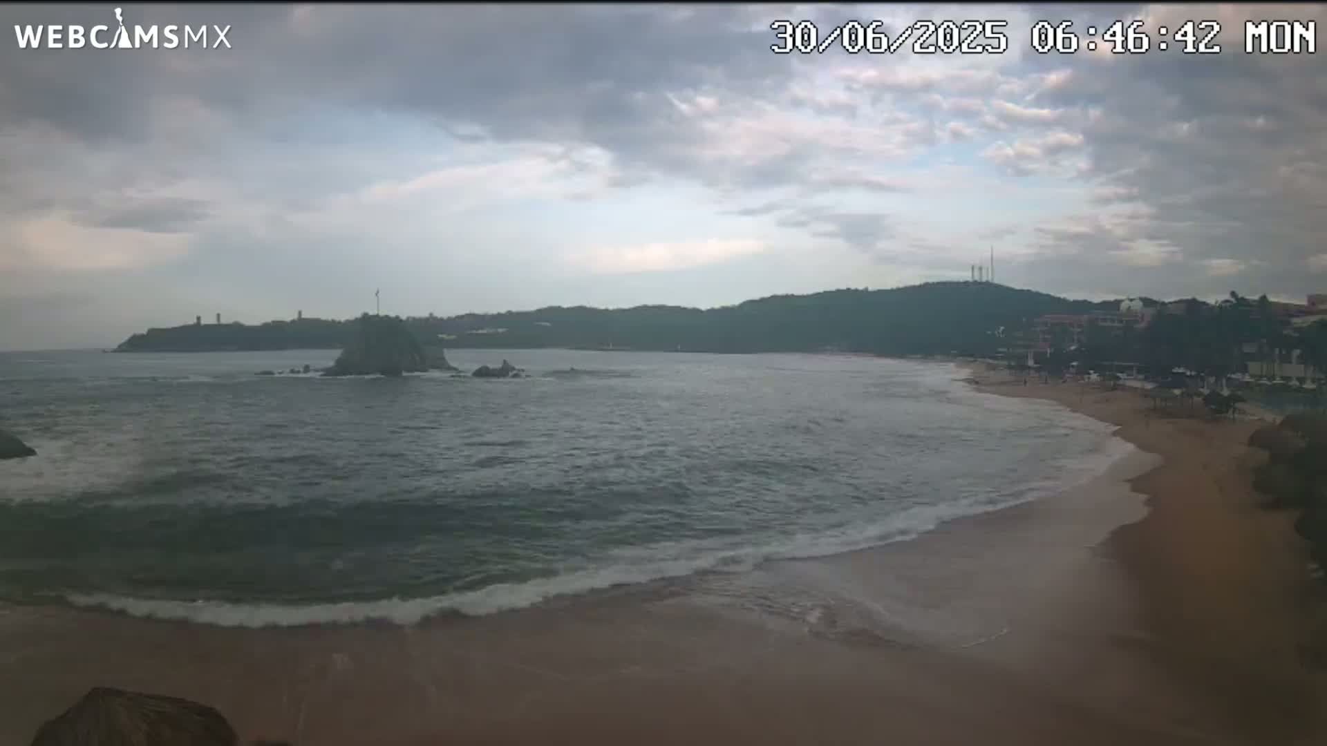 Crucecita, Playa Tangolunda Beach Live Cam - Santa Maria Huatulco, Oaxaca, Mexico