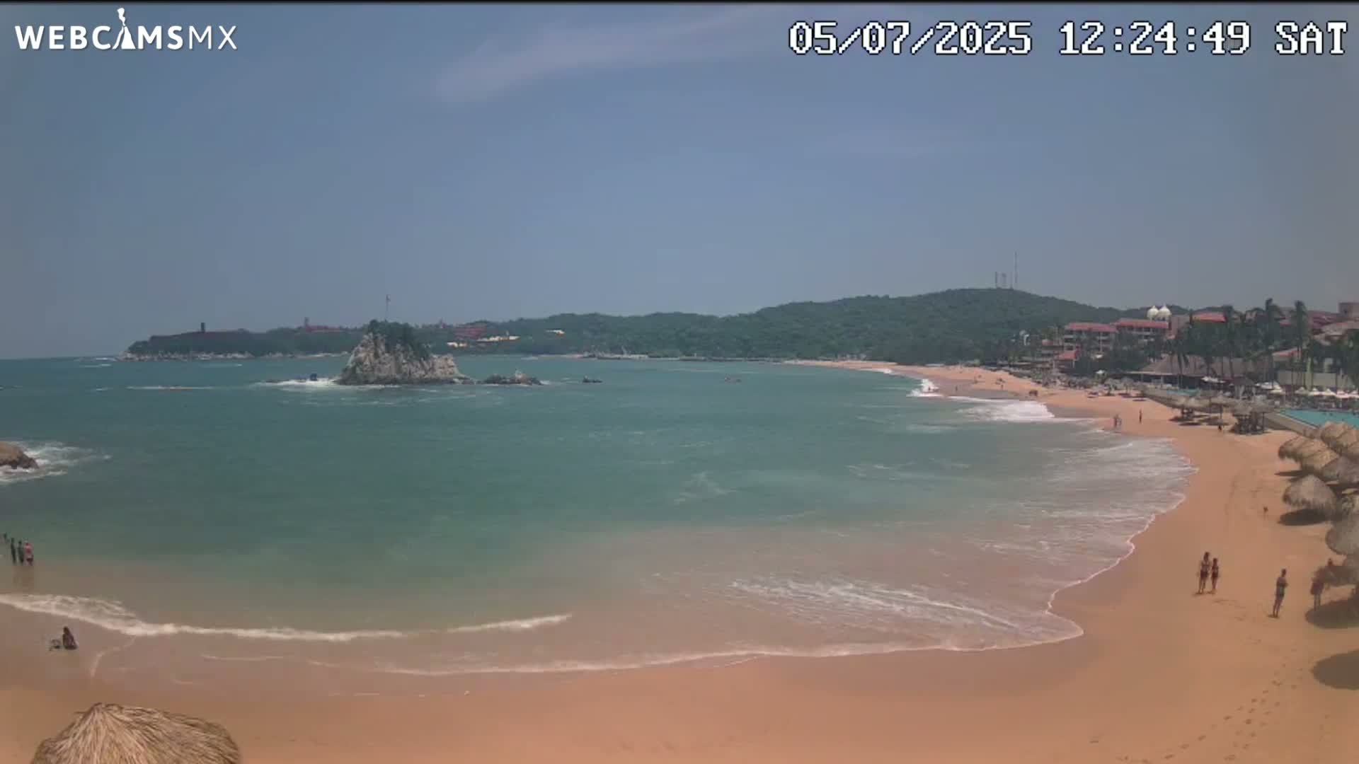 Crucecita, Playa Tangolunda Beach Live Cam - Santa Maria Huatulco, Oaxaca, Mexico