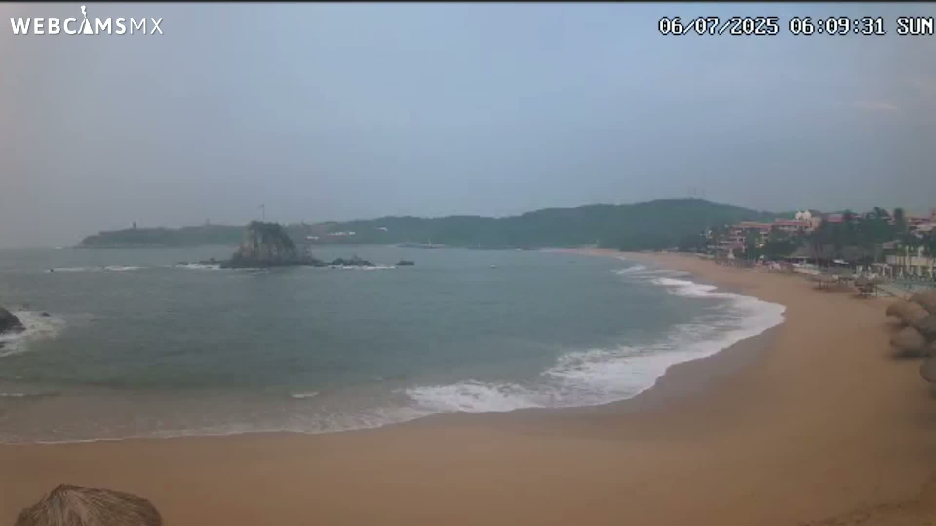 Crucecita, Playa Tangolunda Beach Live Cam - Santa Maria Huatulco, Oaxaca, Mexico