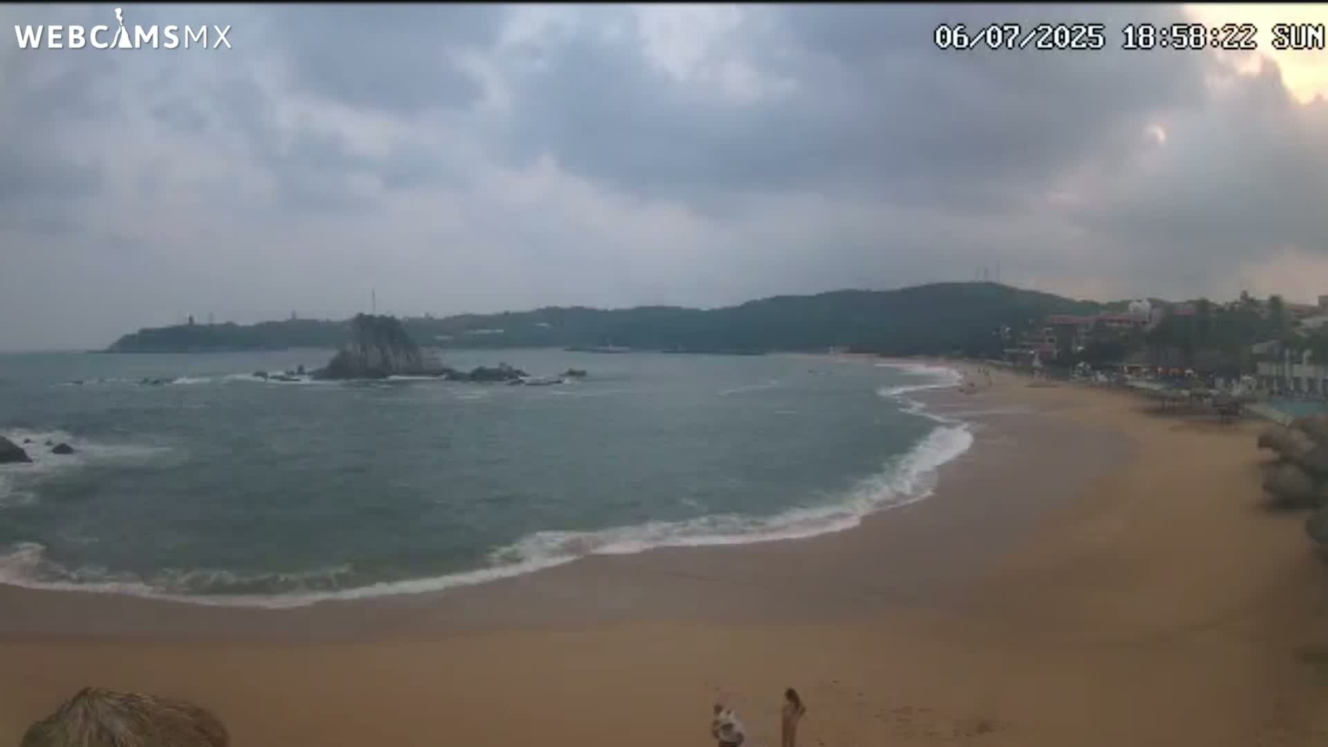 Crucecita, Playa Tangolunda Beach Live Cam - Santa Maria Huatulco, Oaxaca, Mexico