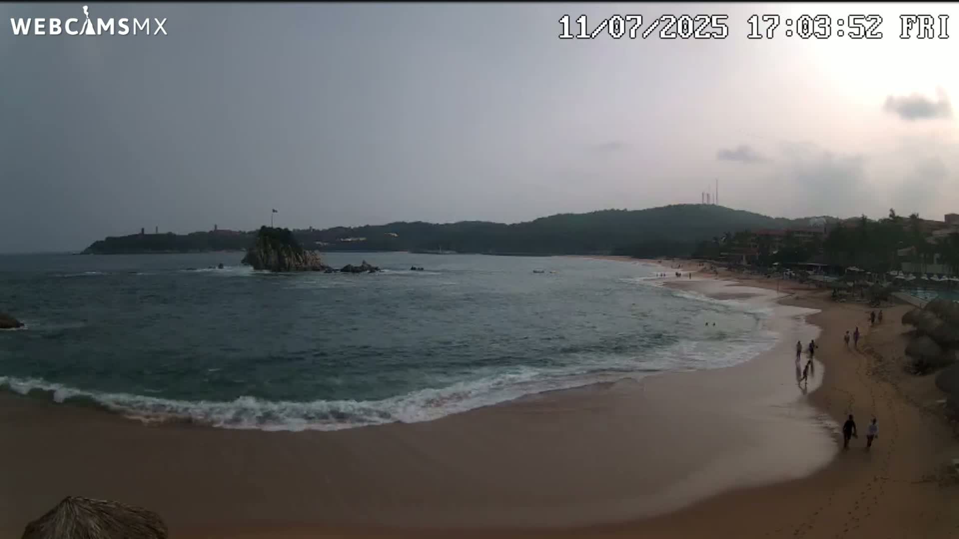 Crucecita, Playa Tangolunda Beach Live Cam - Santa Maria Huatulco, Oaxaca, Mexico