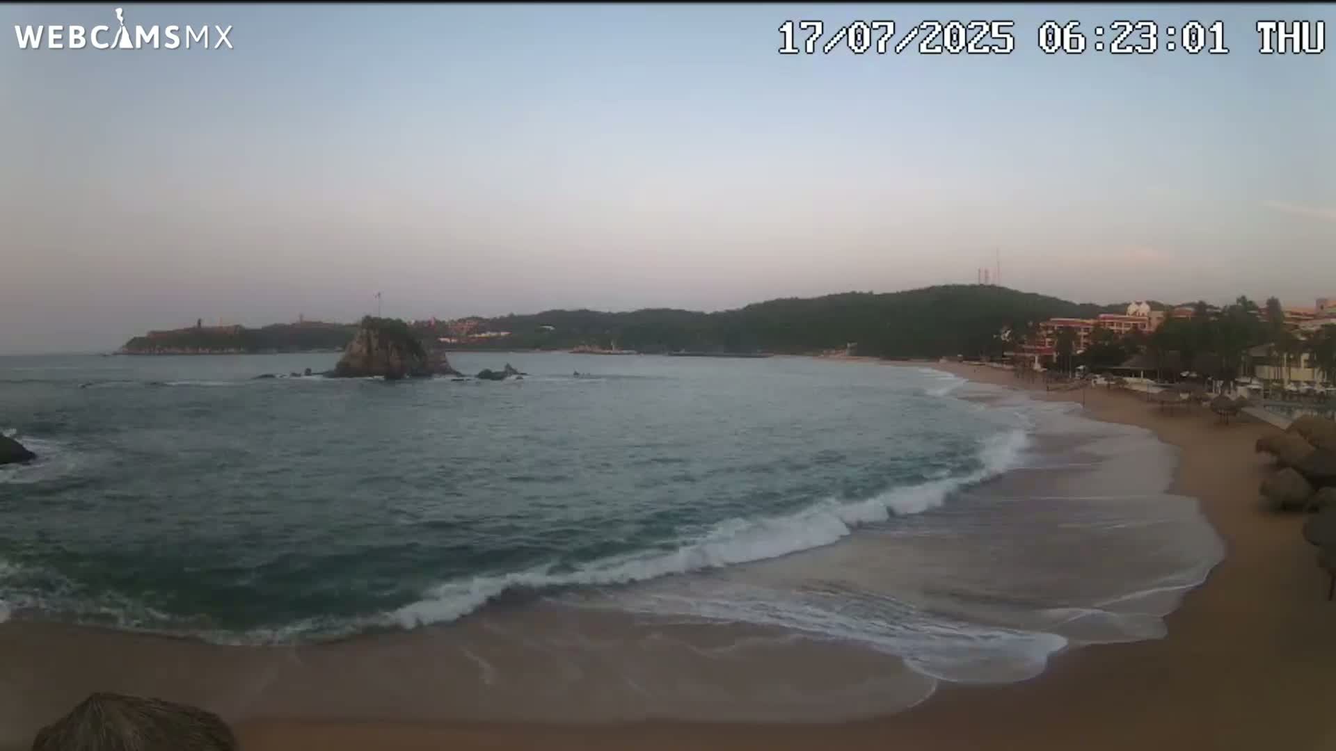 Crucecita, Playa Tangolunda Beach Live Cam - Santa Maria Huatulco, Oaxaca, Mexico