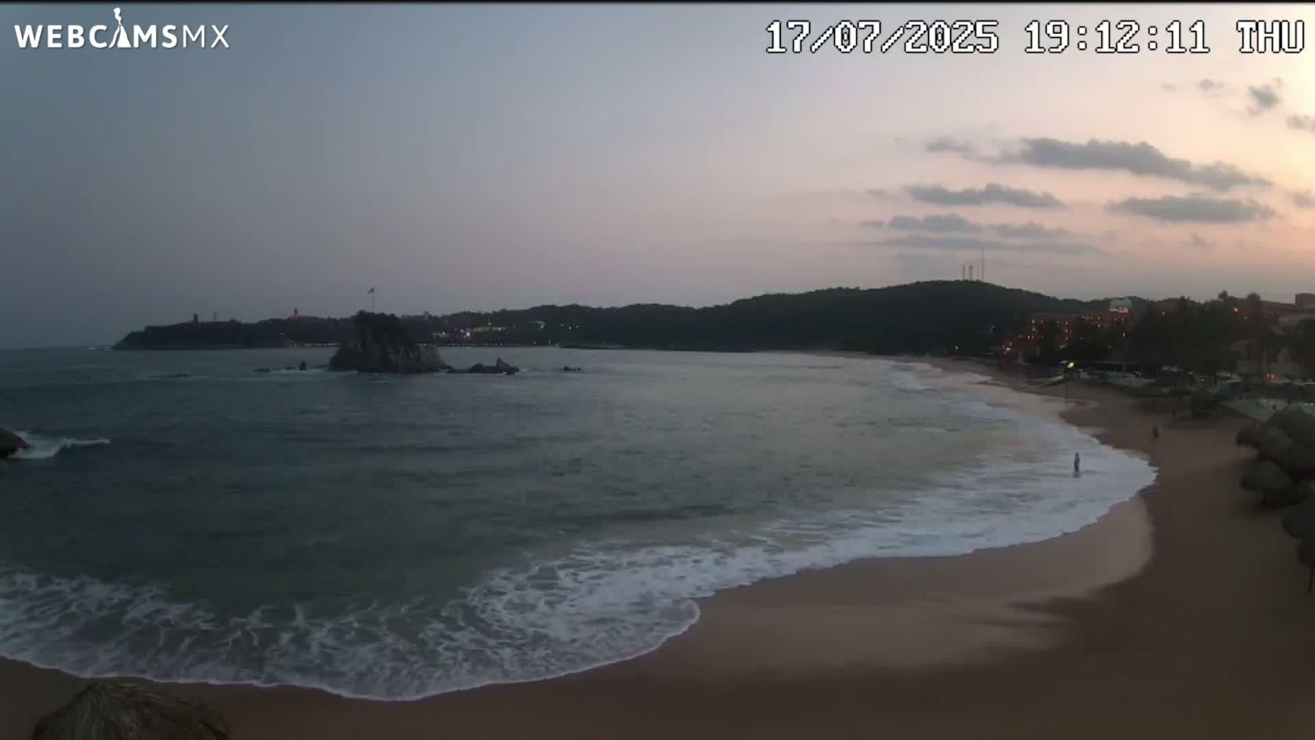 Crucecita, Playa Tangolunda Beach Live Cam - Santa Maria Huatulco, Oaxaca, Mexico