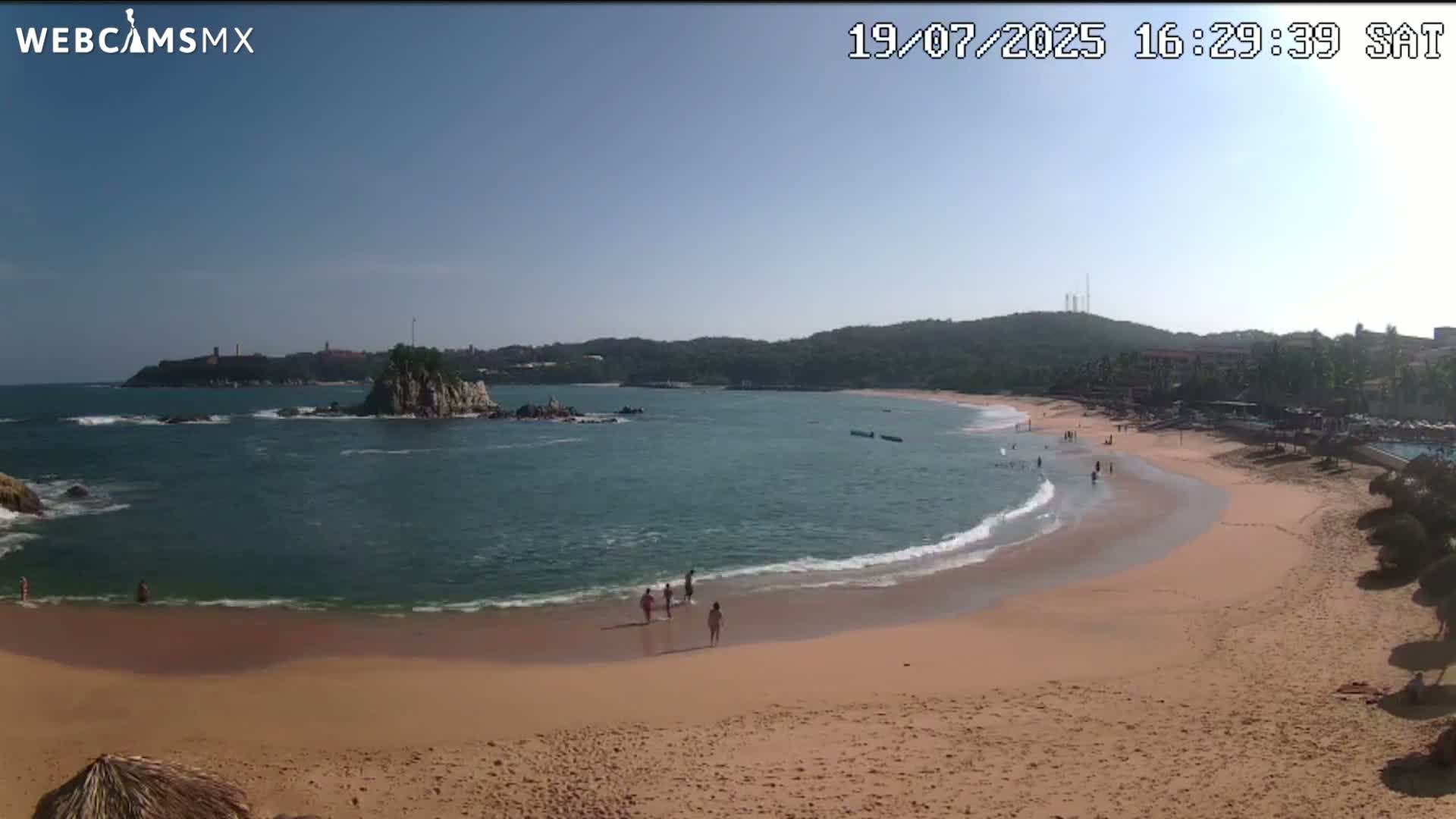 Crucecita, Playa Tangolunda Beach Live Cam - Santa Maria Huatulco, Oaxaca, Mexico