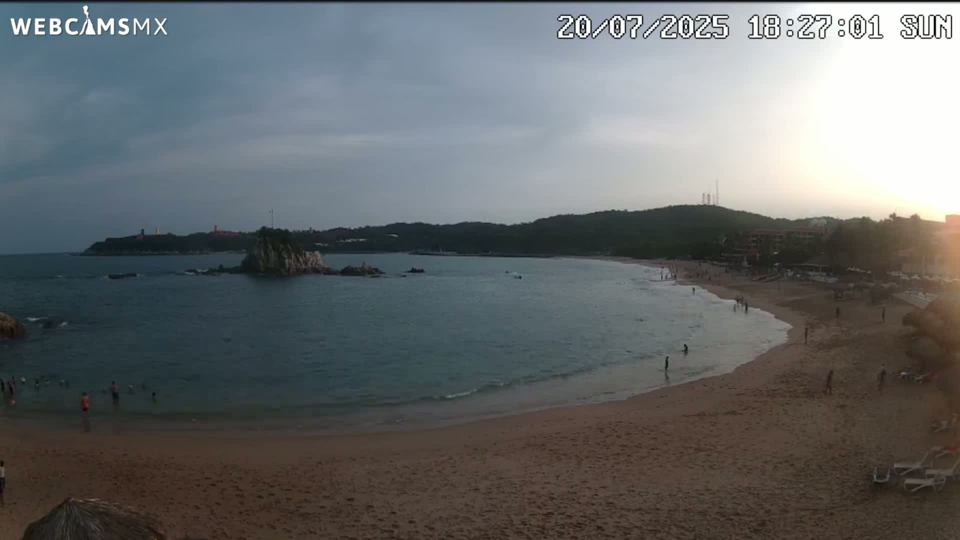 Crucecita, Playa Tangolunda Beach Live Cam - Santa Maria Huatulco, Oaxaca, Mexico
