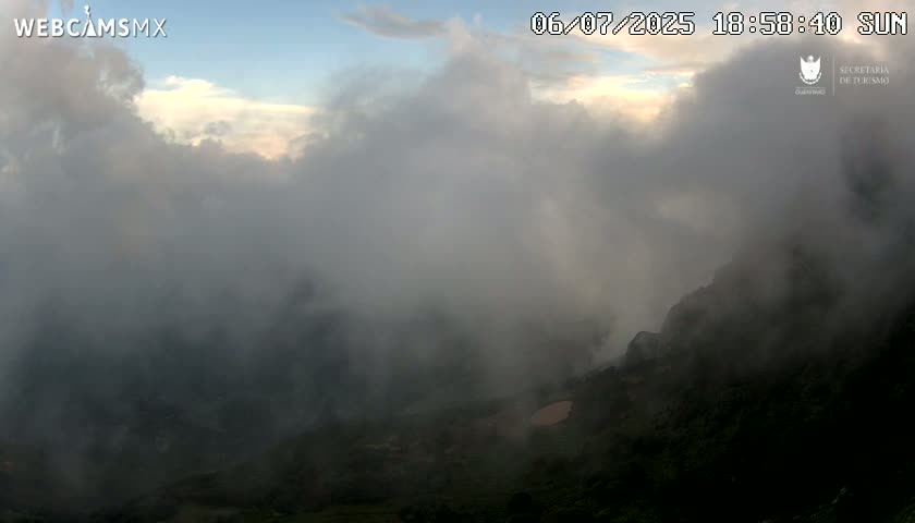 Pinal de Amoles, Mirador Cuatro Palos (Mirador Cuatro Viewpoint) Live Cam - Cadereyta de Montes, Queretaro, Mexico