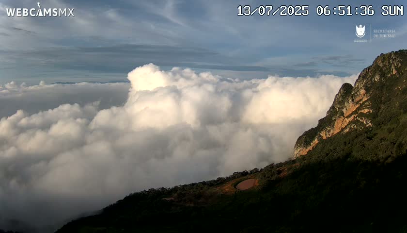 Pinal de Amoles, Mirador Cuatro Palos (Mirador Cuatro Viewpoint) Live Cam - Cadereyta de Montes, Queretaro, Mexico