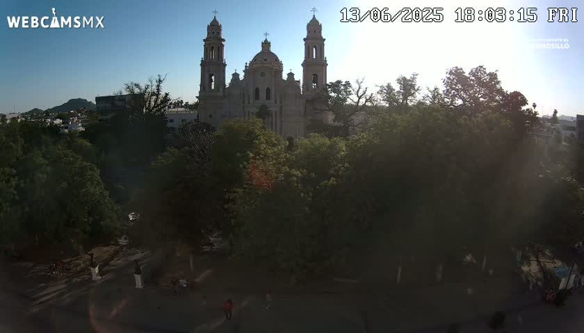 Plaza Emiliana De Zubeldia Square Live Cam - Hermosillo,  Sonora, Mexico