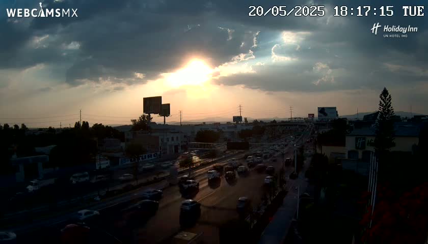 Santiago de Querétaro, Avenida 5 Febrero Avenue Live Cam - Santiago de Queretaro, Queretaro, Mexico