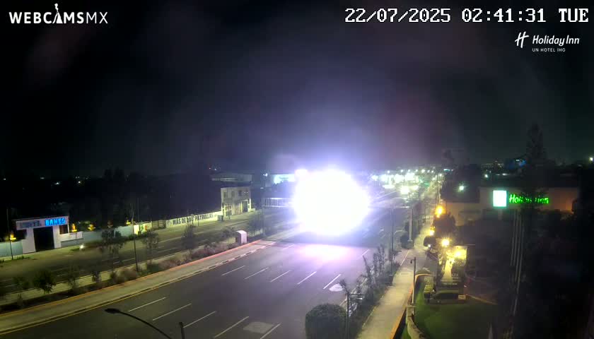Santiago de Querétaro, Avenida 5 Febrero Avenue Live Cam - Santiago de Queretaro, Queretaro, Mexico