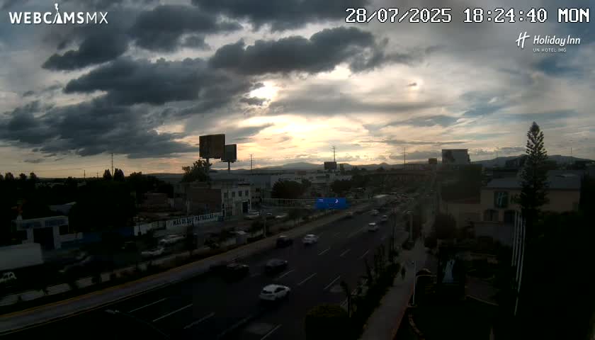 Santiago de Querétaro, Avenida 5 Febrero Avenue Live Cam - Santiago de Queretaro, Queretaro, Mexico