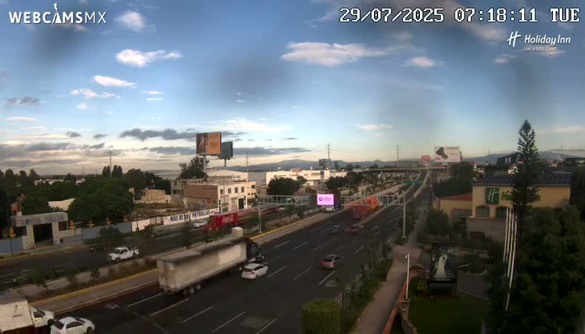 Santiago de Querétaro, Avenida 5 Febrero Avenue Live Cam - Santiago de Queretaro, Queretaro, Mexico