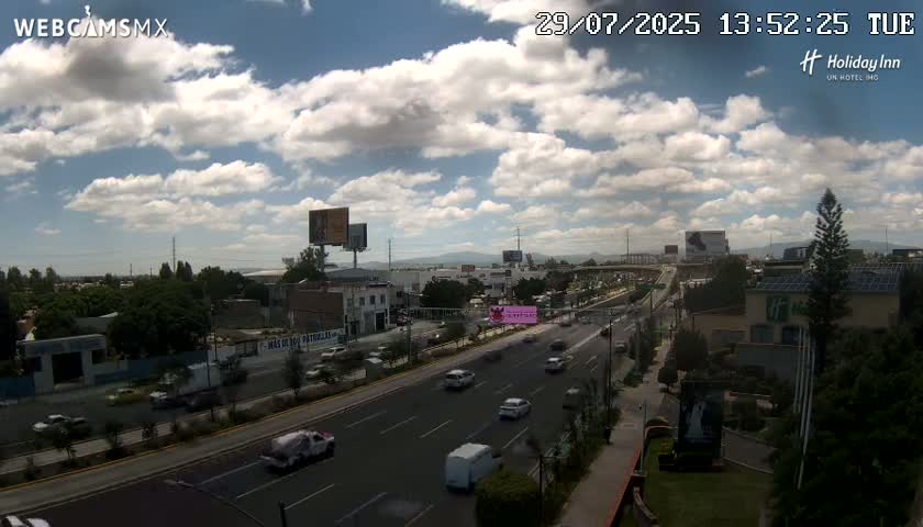 Santiago de Querétaro, Avenida 5 Febrero Avenue Live Cam - Santiago de Queretaro, Queretaro, Mexico