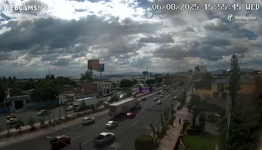 Santiago de Querétaro, Avenida 5 Febrero Avenue Live Cam - Santiago de Queretaro, Queretaro, Mexico