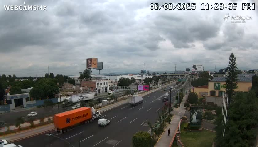 Santiago de Querétaro, Avenida 5 Febrero Avenue Live Cam - Santiago de Queretaro, Queretaro, Mexico