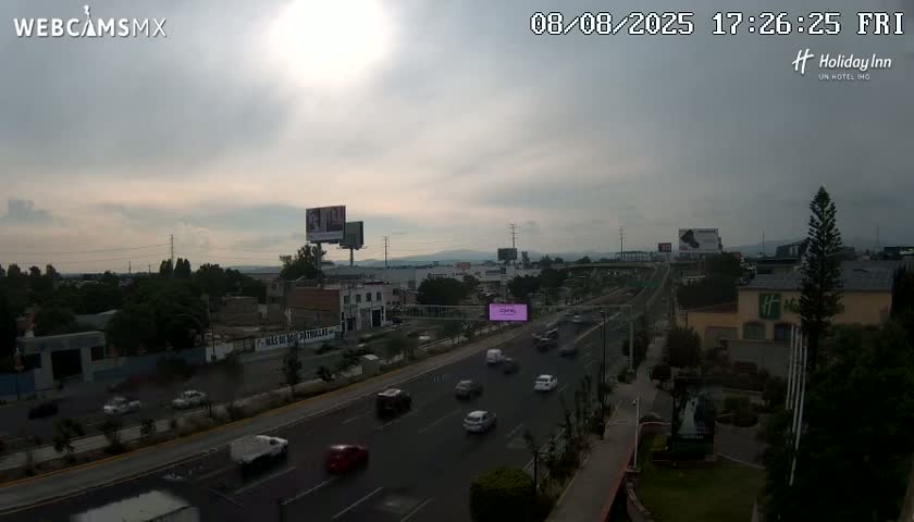 Santiago de Querétaro, Avenida 5 Febrero Avenue Live Cam - Santiago de Queretaro, Queretaro, Mexico