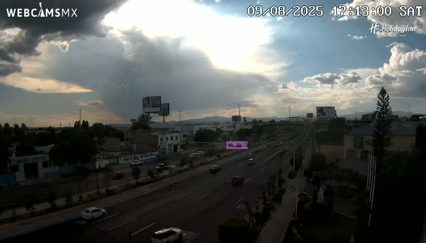 Santiago de Querétaro, Avenida 5 Febrero Avenue Live Cam - Santiago de Queretaro, Queretaro, Mexico