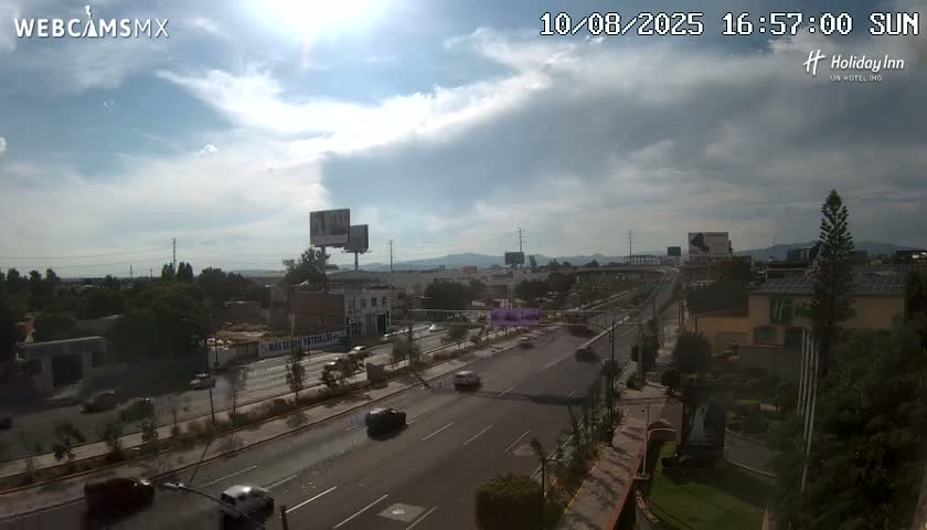 Santiago de Querétaro, Avenida 5 Febrero Avenue Live Cam - Santiago de Queretaro, Queretaro, Mexico