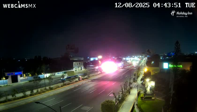 Santiago de Querétaro, Avenida 5 Febrero Avenue Live Cam - Santiago de Queretaro, Queretaro, Mexico