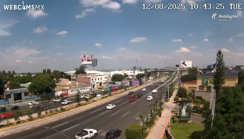 Santiago de Querétaro, Avenida 5 Febrero Avenue Live Cam - Santiago de Queretaro, Queretaro, Mexico