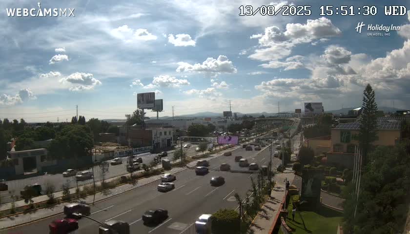 Santiago de Querétaro, Avenida 5 Febrero Avenue Live Cam - Santiago de Queretaro, Queretaro, Mexico
