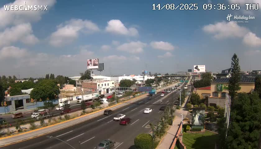 Santiago de Querétaro, Avenida 5 Febrero Avenue Live Cam - Santiago de Queretaro, Queretaro, Mexico