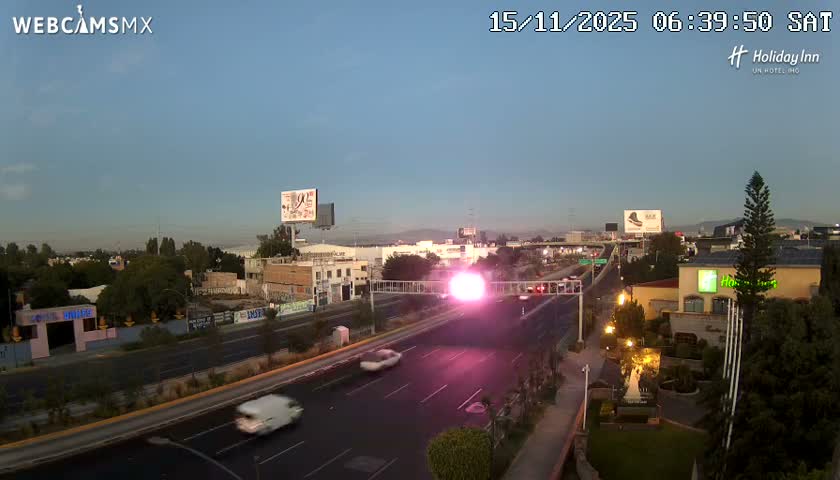 Santiago de Querétaro, Avenida 5 Febrero Avenue Live Cam - Santiago de Queretaro, Queretaro, Mexico