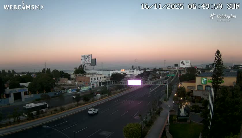 Santiago de Querétaro, Avenida 5 Febrero Avenue Live Cam - Santiago de Queretaro, Queretaro, Mexico
