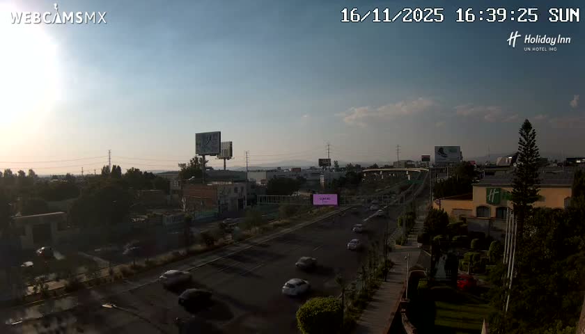 Santiago de Querétaro, Avenida 5 Febrero Avenue Live Cam - Santiago de Queretaro, Queretaro, Mexico