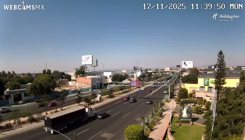 Santiago de Querétaro, Avenida 5 Febrero Avenue Live Cam - Santiago de Queretaro, Queretaro, Mexico