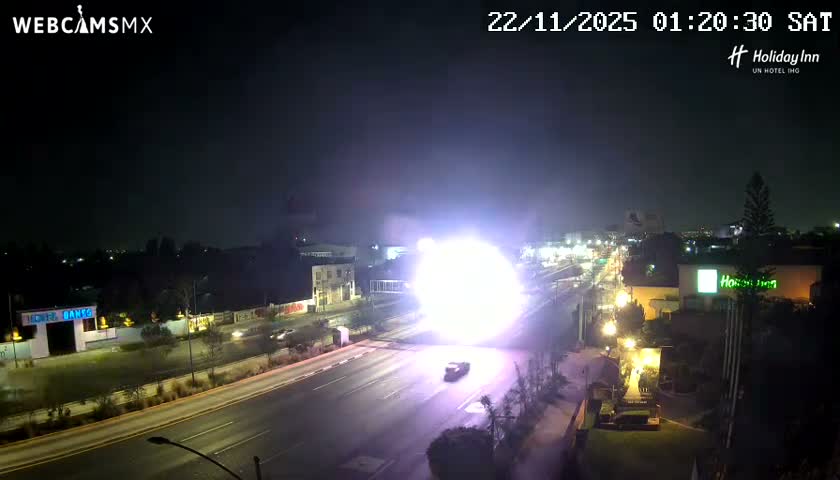 Santiago de Querétaro, Avenida 5 Febrero Avenue Live Cam - Santiago de Queretaro, Queretaro, Mexico