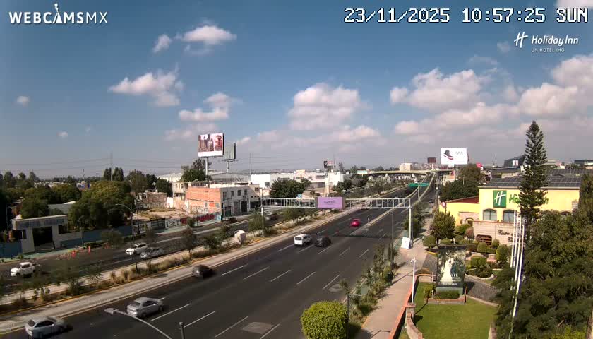 Santiago de Querétaro, Avenida 5 Febrero Avenue Live Cam - Santiago de Queretaro, Queretaro, Mexico