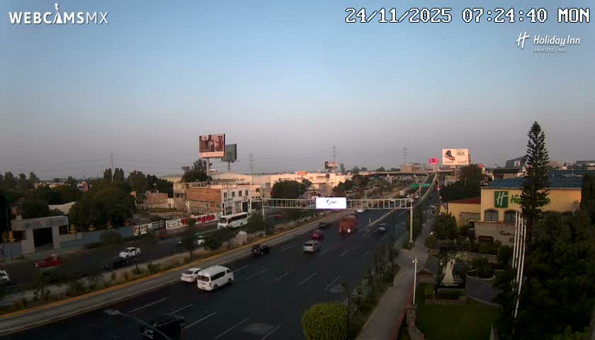 Santiago de Querétaro, Avenida 5 Febrero Avenue Live Cam - Santiago de Queretaro, Queretaro, Mexico