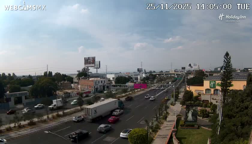 Santiago de Querétaro, Avenida 5 Febrero Avenue Live Cam - Santiago de Queretaro, Queretaro, Mexico