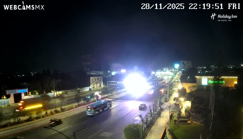 Santiago de Querétaro, Avenida 5 Febrero Avenue Live Cam - Santiago de Queretaro, Queretaro, Mexico