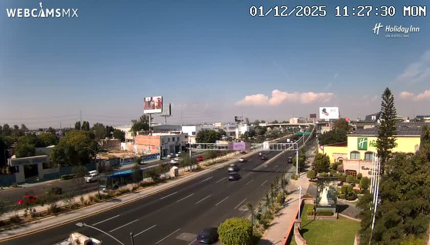 Santiago de Querétaro, Avenida 5 Febrero Avenue Live Cam - Santiago de Queretaro, Queretaro, Mexico