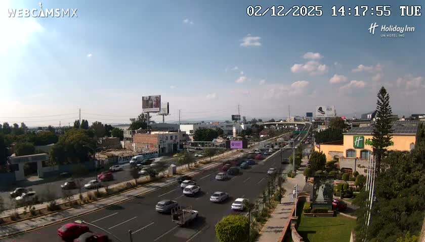 Santiago de Querétaro, Avenida 5 Febrero Avenue Live Cam - Santiago de Queretaro, Queretaro, Mexico