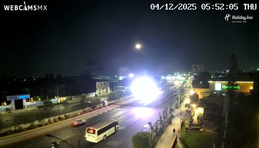 Santiago de Querétaro, Avenida 5 Febrero Avenue Live Cam - Santiago de Queretaro, Queretaro, Mexico