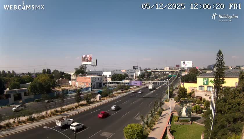 Santiago de Querétaro, Avenida 5 Febrero Avenue Live Cam - Santiago de Queretaro, Queretaro, Mexico