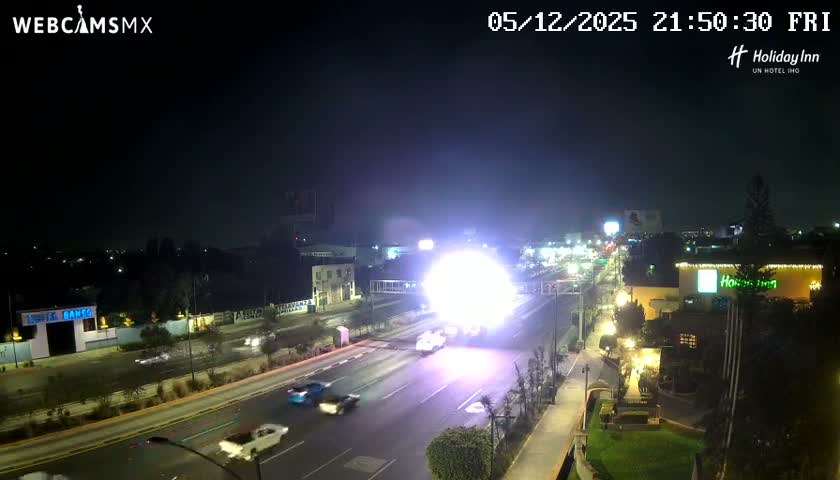 Santiago de Querétaro, Avenida 5 Febrero Avenue Live Cam - Santiago de Queretaro, Queretaro, Mexico
