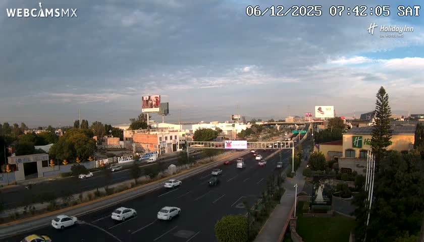 Santiago de Querétaro, Avenida 5 Febrero Avenue Live Cam - Santiago de Queretaro, Queretaro, Mexico