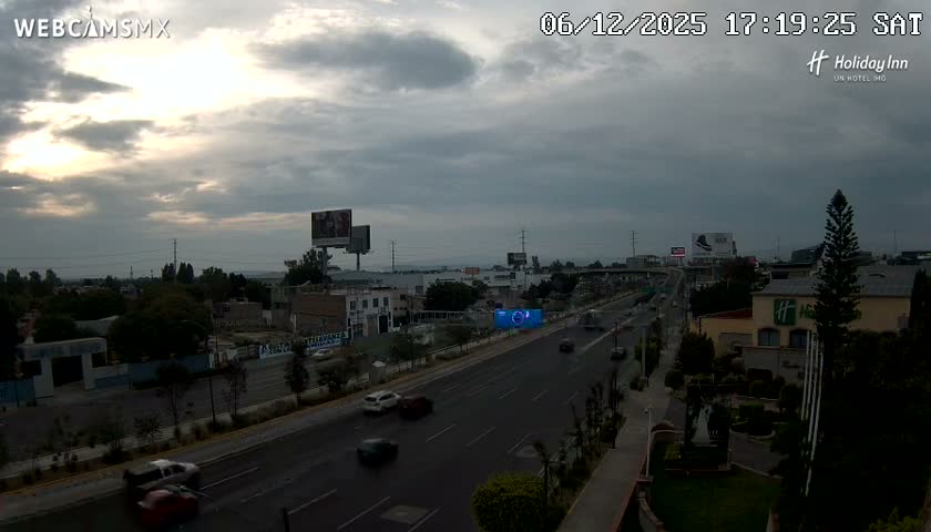 Santiago de Querétaro, Avenida 5 Febrero Avenue Live Cam - Santiago de Queretaro, Queretaro, Mexico