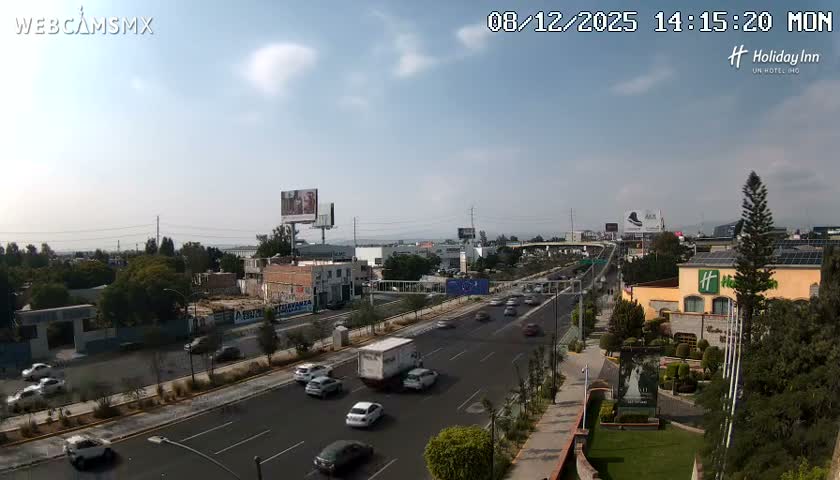 Santiago de Querétaro, Avenida 5 Febrero Avenue Live Cam - Santiago de Queretaro, Queretaro, Mexico