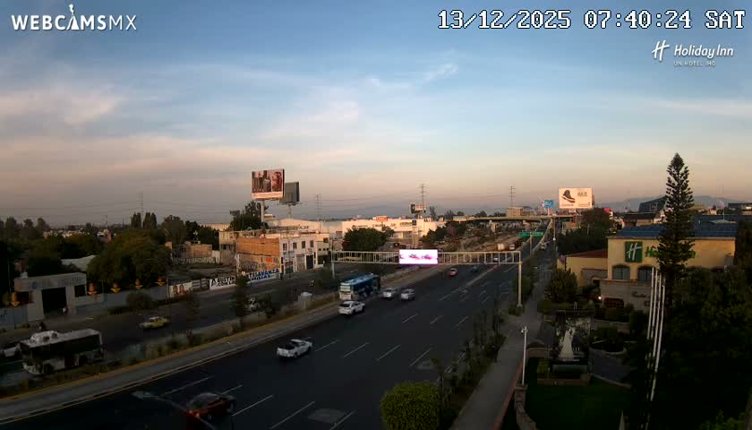 Santiago de Querétaro, Avenida 5 Febrero Avenue Live Cam - Santiago de Queretaro, Queretaro, Mexico
