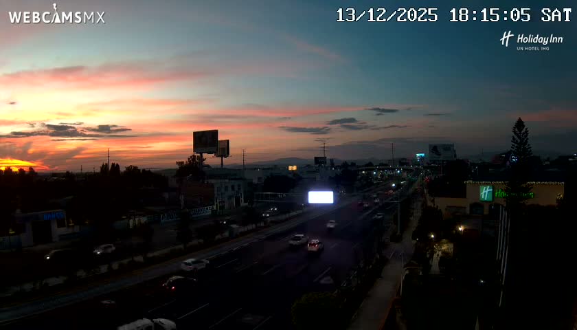 Santiago de Querétaro, Avenida 5 Febrero Avenue Live Cam - Santiago de Queretaro, Queretaro, Mexico