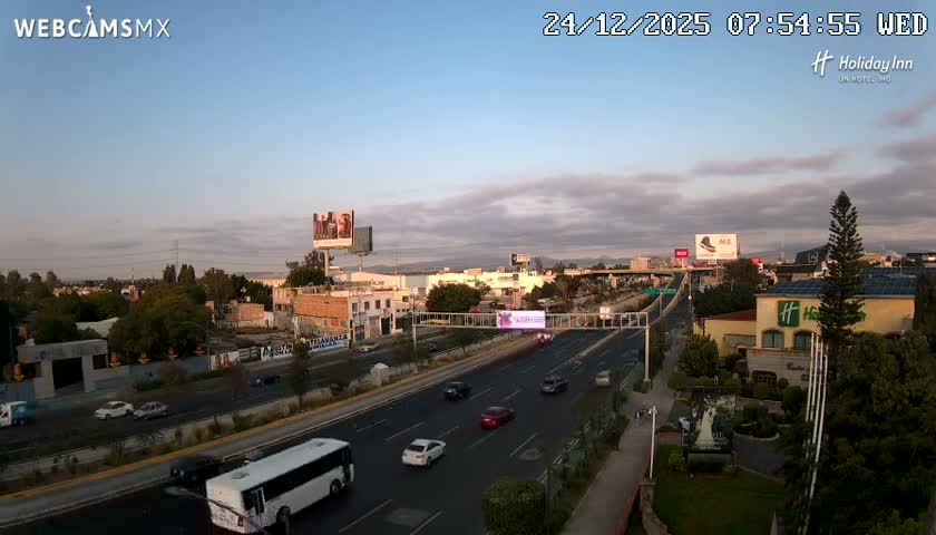 Santiago de Querétaro, Avenida 5 Febrero Avenue Live Cam - Santiago de Queretaro, Queretaro, Mexico