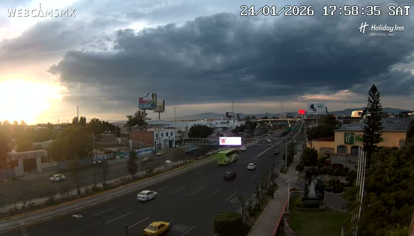 Santiago de Querétaro, Avenida 5 Febrero Avenue Live Cam - Santiago de Queretaro, Queretaro, Mexico
