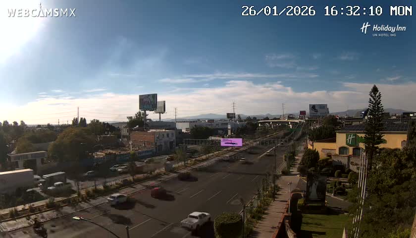 Santiago de Querétaro, Avenida 5 Febrero Avenue Live Cam - Santiago de Queretaro, Queretaro, Mexico
