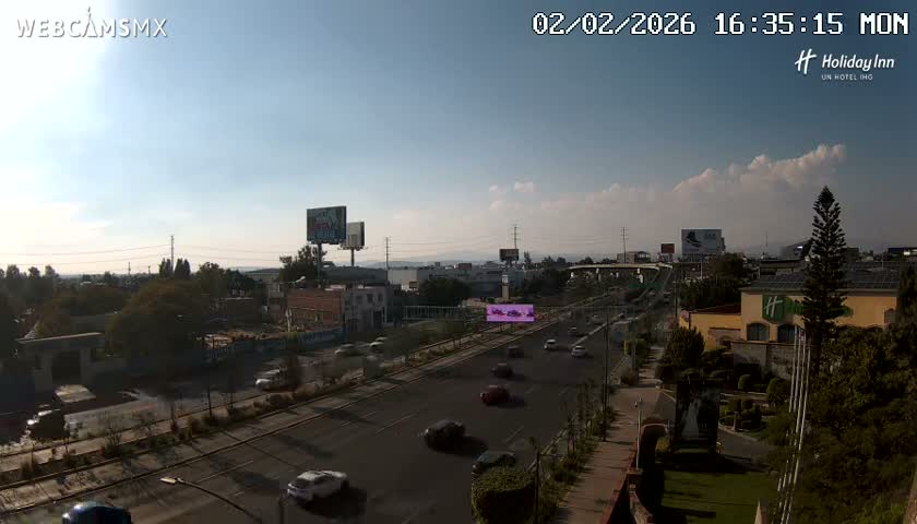 Santiago de Querétaro, Avenida 5 Febrero Avenue Live Cam - Santiago de Queretaro, Queretaro, Mexico